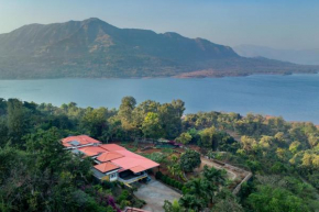 Ekam Lake House by StayVista with Mountain & Lake views, Outdoor jacuzzi, Sauna, Modern amenities & Kitchen garden